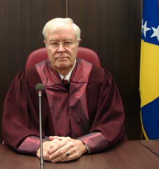 INTERNASJONAL DOMMER: Finn Lynghjem har blant annet v�rt dommer ved ankedomstolen for krigsforbrytelser i Bosnia og Hercegovina. Foto: PRIVAT