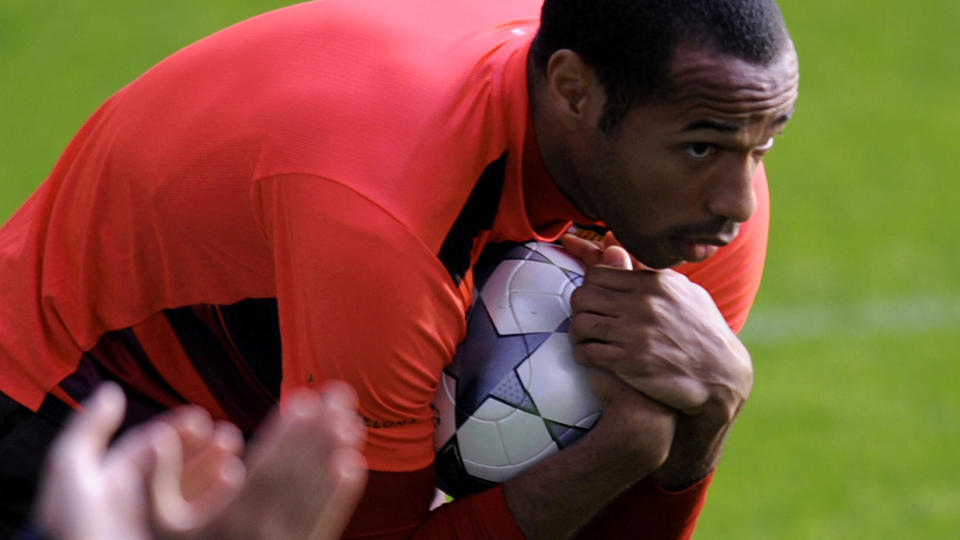 KLAMRER SEG TIL FINALEH�PET: Thierry Henry sliter med en kneskade, og Barcelona opplyser at Champions League-finalen st�r i fare.Foto: SCANPIX/AFP PHOTO/LLUIS GENE.