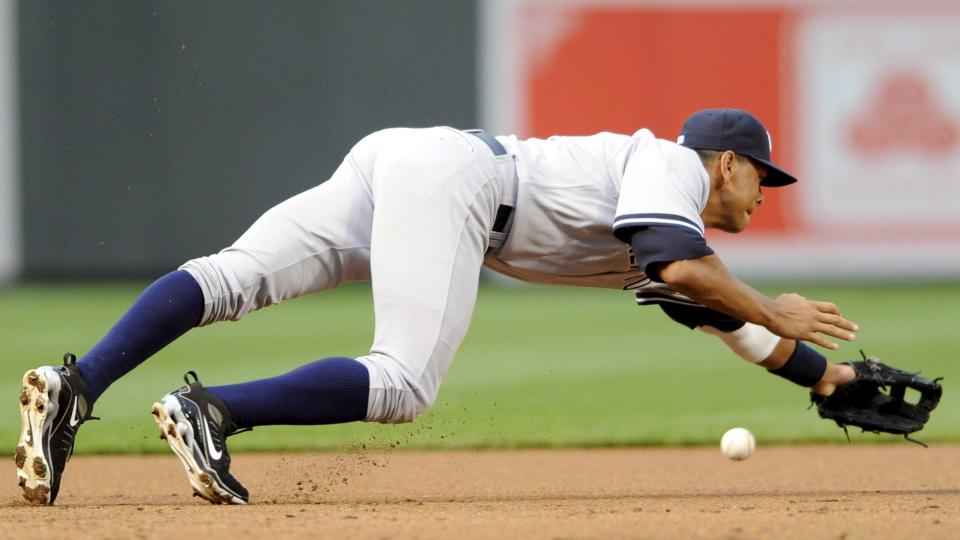 OMSTRIDT: Baseballstjernen Alex �A-Rod� Rodriguez ble m�tt med en blanding av jubel og buing da han kom for � sl� under kampen mellom New York Yankees og Baltimore Orioles. Foto: SCANPIX/EPA/MARK GOLDMAN