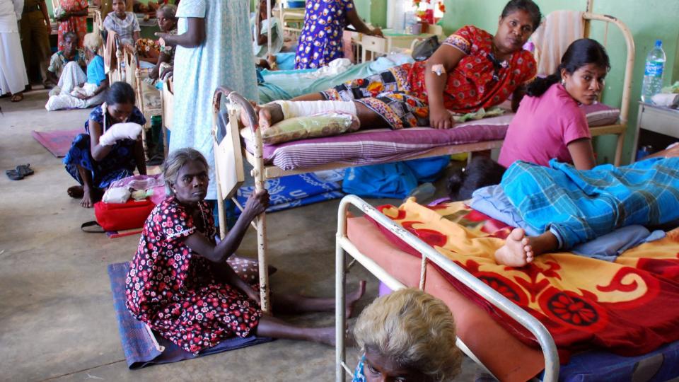 BOMBET SYKEHUS: Human Rights Watch anklager Sri Lanka for � ha bombet flere sykehus nord p� �ya. 50.000 mennesker er fanget i kampene mellom Tamiltigrene og regjeringsh�ren. Foto: REUTERS/SCANPIX