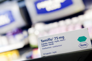 VAKSINE OM EN M�NED: Norske helsemyndigheter har kj�pt inn 1,4 millioner doser med Tamiflu som skal motvirke svineinfluensa n�r du har f�tt sykdommen. F�rst om ca en m�ned vil vaksiner mot svineinfluensa ogs� v�re tilgjengelig.
Foto: Tore Meek / SCANPIX