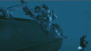 UNDER VANN: Disse scenene tyder p� innslag av dykking i �Modern Warfare 2�.
