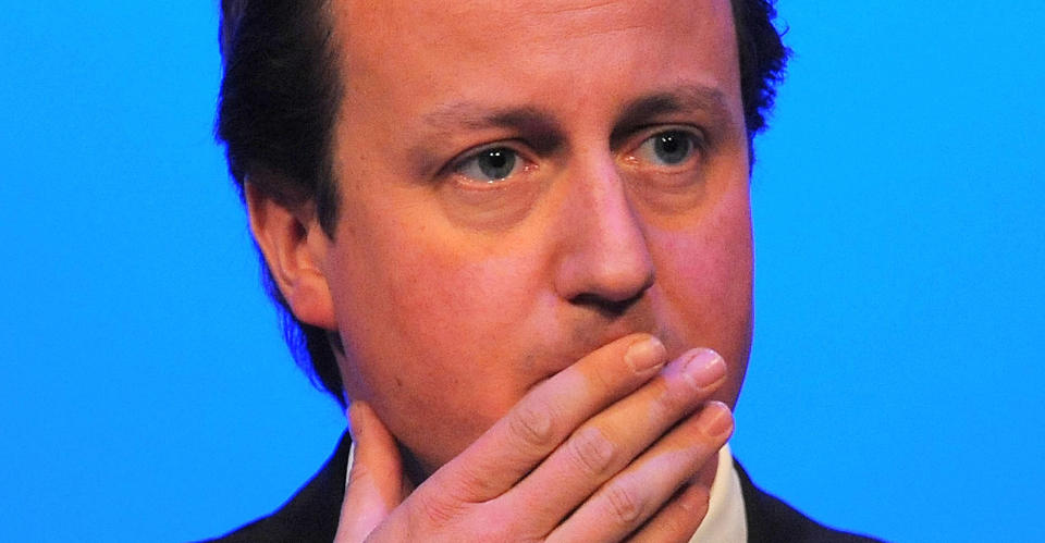 FRYNSEGODER: Storbritannias statsminister Gordon Brown ba i dag om unnskyldning for utnyttingen av politikernes frynsegoder. Ogs� de konservatives leder David Cameron har bedt om unnskyldning. Foto: AFP PHOTO/ANDREW YATES/SCANPIX