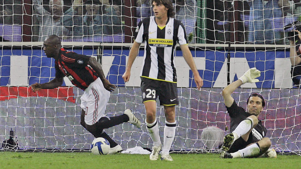 USIKKER: Gianluigi Buffon har uttrykt stor misn�ye med Juventus' form, og vil ha forsikringer om bedring f�r han skriver under ny kontrakt.  Foto: SCANPIX/AP/Alberto Pellaschiar
