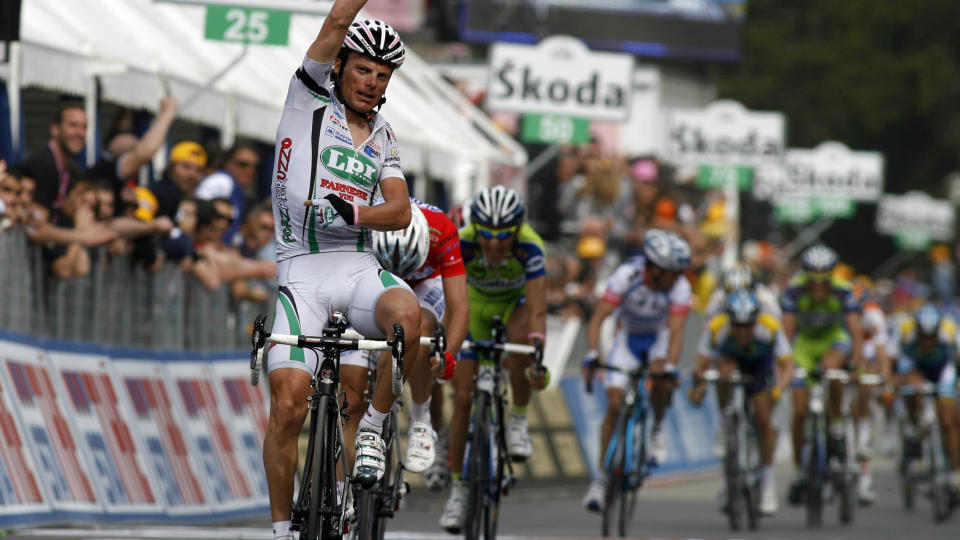 R�STERK:  33-�rige Danilo Di Luca jubler over seieren p� fjerde etappe i Giro d'Italia. Foto: SCANPIX/AP/Marco Trovati