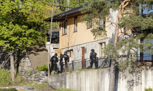 POLITIAKSJON F�R DE FANT GJERNINGSMANNEN D�D: Store politistyrker lette etter gjerningsmannen. Foto: Knut Falch/SCANPIX