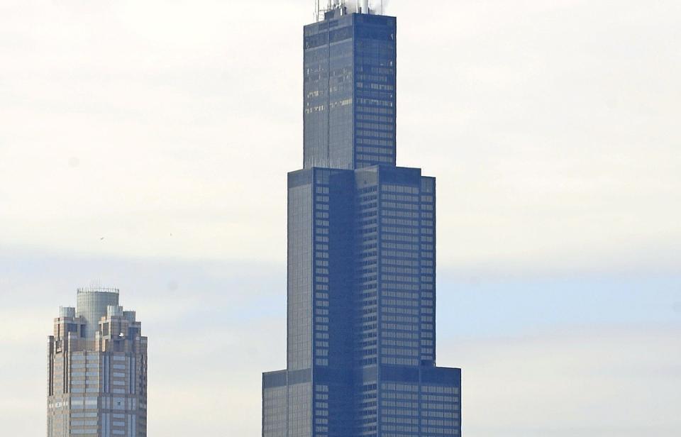TERRORM�L:  Skyskraperen Sears Tower i Chicago skal ha v�rt et av terrorm�lene til de fem som n� er funnet skyldig i terrorplaner. Kontorene til FBI var et annet m�l. Foto:   EPA/TANNEN MAURY/Scanpix