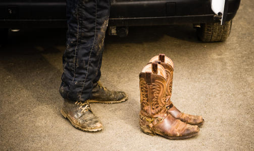 GET ON YOUR BOOTS: Antrekket m� v�re i orden n�r det arrangeres traktorpulling-fest p� J�ren.