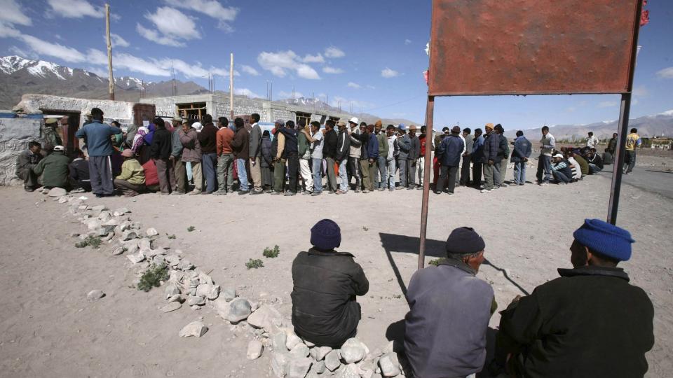 FRYKTER UTFALLET: Det langvarige og kompliserte valget p� ny indisk nasjonalforsamling er inne i sluttfasen. Inderne venter en intens hestehandel om regjeringsmakten. Foto: REUTERS/SCANPIX