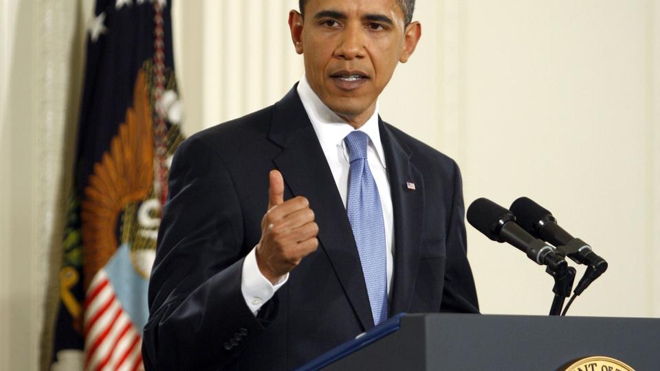 TOMMELEN OPP: Men Barack Obama beskyldes for � undergrave respekten for lov og rett. Foro: REUTERS/Jason Reed/Scanpix