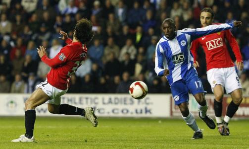 SUPERSUB: Carlos Tevez fikk United p� sporet med denne utlikningen tre minutter etter at han ble byttet inn mot Wigan p� onsdag. Men Tevez er ikke forn�yd med � v�re benkesliter. Foto: Phil Noble, Reuters/Scanpix