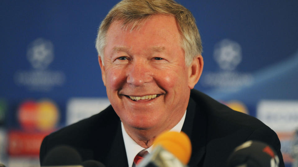 HEVDER HAN LYVER: Carlos Tevez' eier og r�dgiver hevder Alex Ferguson lyver n�r han sier Tevez er tilbudt ny kontrakt med Manchester United.Foto: AFP/Carl de Souza