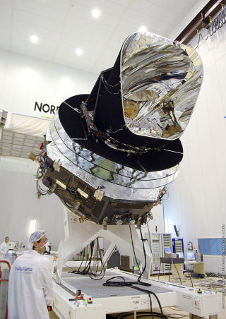 AVANSERT: Planck skal med knivskarpt blikk studere de f�rste �yeblikkene etter universets skapelse, og kan revolusjonere dagens vitenskaplige modeller. Foto: SCANPIX/AFP PHOTO/CNES/ARIANESPACE/L. MIRA