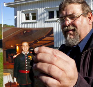 VENTER: Knut Moland jr. er far til Tjostolv Moland (27) og venter spent p� nyheter om s�nnen sin. Foto: Torbj�rn Berg