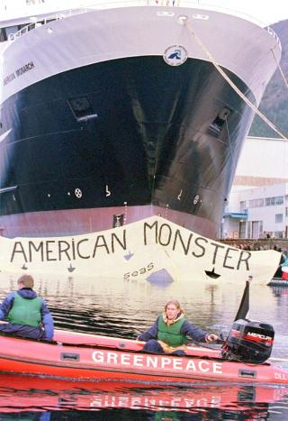  FRYKTET AV MILJ�BEVEGELSEN: R�kkes supertr�ler American Monarch - som i dag heter Antarctic Navigator. Foto: SCANPIX.