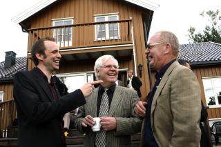 MANNE-MAGNE: I lystig lag med Arild Stokkan-Grande (t.v.) og Knut Haavik under Mannsutvalget-m�te i 2007.Foto: BJ�RN SIGURDS�N/SCANPIX