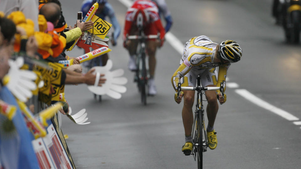 FULLSTENDIG OVERLEGEN: P� m�lstreken snudde Edvald Boasson Hagen seg og konstaterte at han hadde smadret blant annet spurteren Robert Hunter i r�d drakt med mange sykkellengder. Boasson Hagen ble den fjerde nordmannen som vinner en etappe i Giro d'Italia. Foto: Marco Trovati, AP/Scanpix