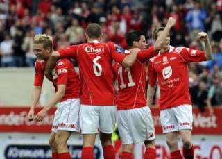SCORET: Petter Vaagan Moen ga Brann ledelsen, men jubelen stilnet dr�ye kvarteret senere. Alle foto: Marit Hommedal / SCANPIX