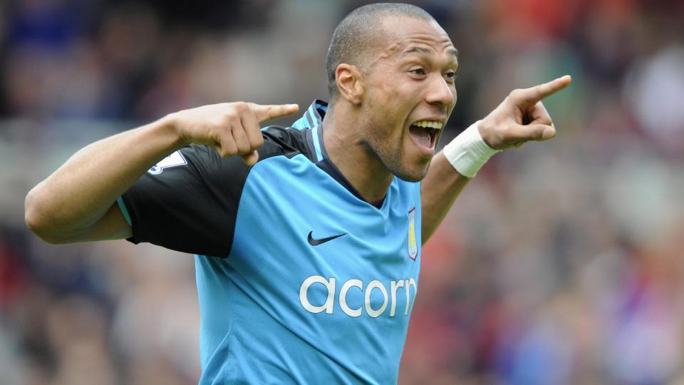 SPEKULASJONER: Carew-sjef Martin O'Neill viser interesse for �rets franske toppscorer, og dermed ryktes det at Crew kan v�re p� vei bort fra Villa.Foto: REUTERS/Nigel Roddis