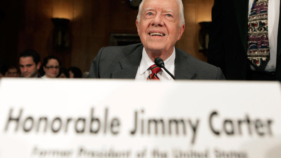 APPELLERER: Jimmy Carter ber verdens stormakter om � bidra til at Aung San Suu Kyi kan settes fri. Foto: Mark Wilson/Getty Images/AFP/Scanpix