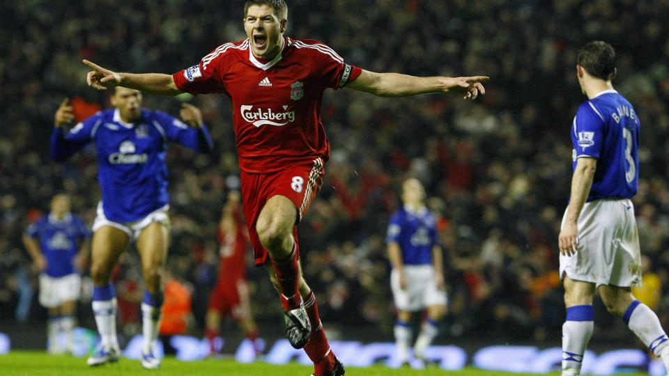 UTE MED SKADE: Liverpools Steven Gerrard. Foto: REUTERS/Phil Noble/Scanpix