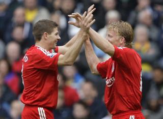 KRANGLET IKKE: Steven Gerrard  og Dirk Kuyt var bare blide. De scoret hvert sitt m�l mot West Bromwich. Foto: Darren Staples, Reuters/Scanpix