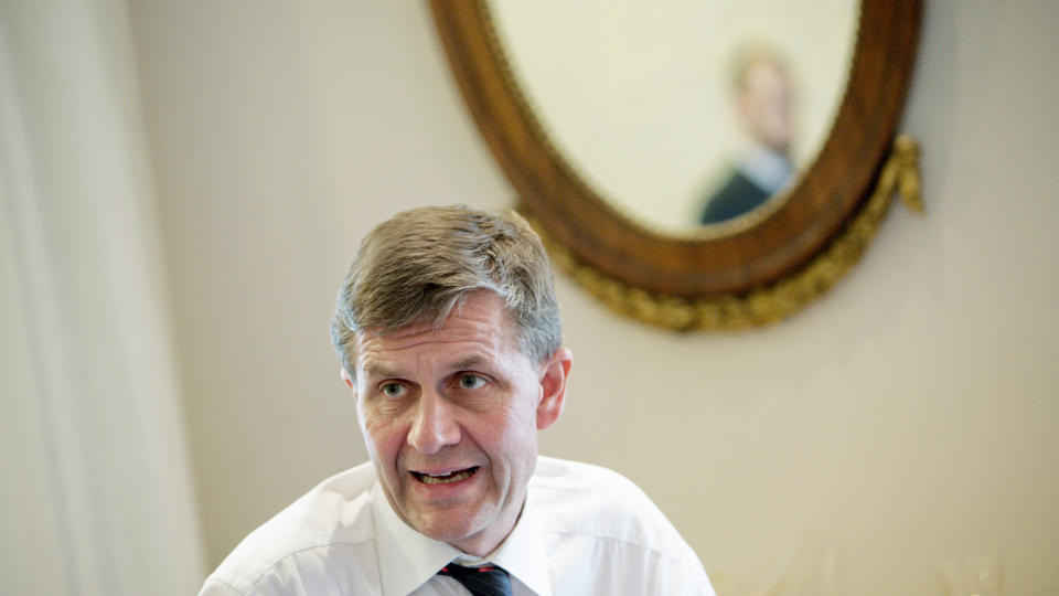  HAR KONTAKT:  
Milj�- og utviklingsminister Erik Solheim har snakket med Tamiltigrene flere ganger i dag. 
Foto: Stian Lysberg Solum / SCANPIX