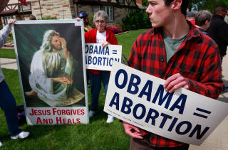 OBAMA=ABORT Rundt 300 personer m�tte opp for � demonstrere. Foto: SCANPIX/Scott Olson/Getty Images/AFP