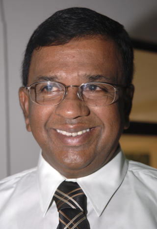 DREPT? Sjefen for oppr�rernes politiske fl�y, Balasingham Nadesan, hevder kilder i regjeringsh�ren. Foto: SCANPIX/AP Photo/LTTE, HO