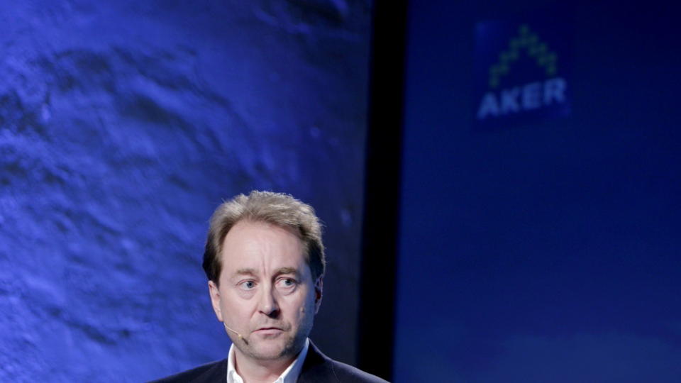 TOK OPP L�N: Og s� puttet Aker og Kjell Inge R�kke det i banken.
Foto: Stian Lysberg Solum/SCANPIX
