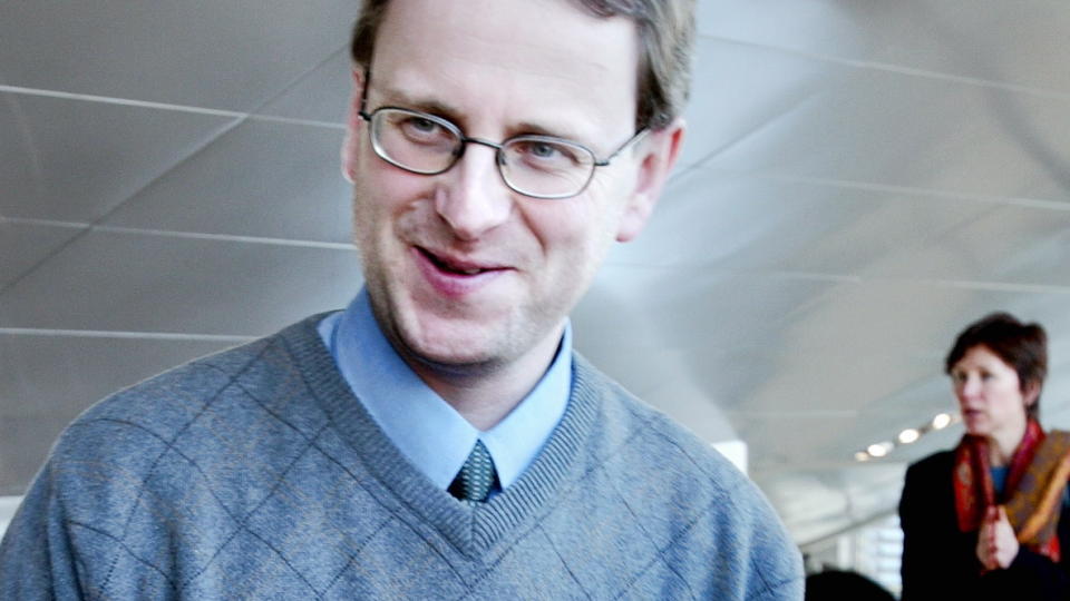 M�TEHOLDSMANN: Henrik Syse argumenterer for � kutte ned p� alt som er morsomt. Foto: METTE M�LLER