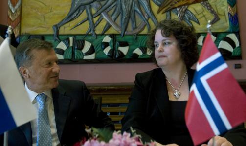VIL IKKE ENGASJERE SEG:  Russlands f�rste visestatsminister Viktor Zubkov. Sammen med N�rings- og handelsminister Sylvia Brustad i Oslo forrige uke.
Foto: Bj�rn Sigurds�n / SCANPIX