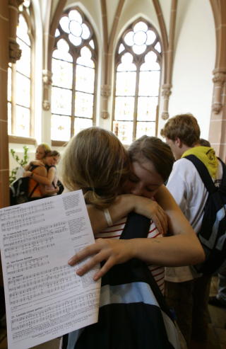 HOLDER IKKE L�FTET: 88 prosent av amerikanske jenter som avlegger jomfrudomsl�fter har likevel det de anser sex for ekteskapet, viser en unders�kelse. Foto: REUTERS/Arnd Wiegmann
