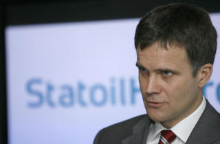 FIKK GJENNOMSLAG: Helge Lund argumenterte for oljesandutvinning p� generalforsamlingen. Foto: REUTERS/Andrew Winning/Scanpix