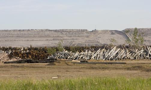 �DE: Oljesandutvinningen har satt sitt preg p� naturomr�dene rundt Alberta i Canada. Foto: AFP PHOTO/David BOILY/Scanpix