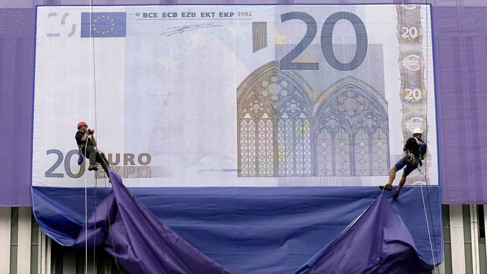 STEMTE NEI: Svenskene har allerede hatt en avstemning om bruk av euro. I 1993 da avstemningen ble gjennomf�rt, sa flesteparten nei til � innf�re euro som svensk valuta. Arkivfoto: EPA PHOTO/SCANPIX