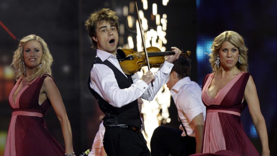 PROFILFELE: Instrumentet Rybak donerte til tv-aksjonen ble brukt under b�de den norske og internasjonale MGP-finalen. Foto: REUTERS/Sergei Karpukhin/Scanpix