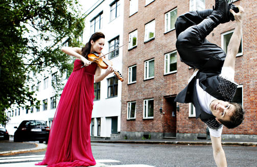 SPILLER SAMMEN: Ragnhild Hemsing og Hallgrim Hanseg�rd. Foto: Nina Hansen