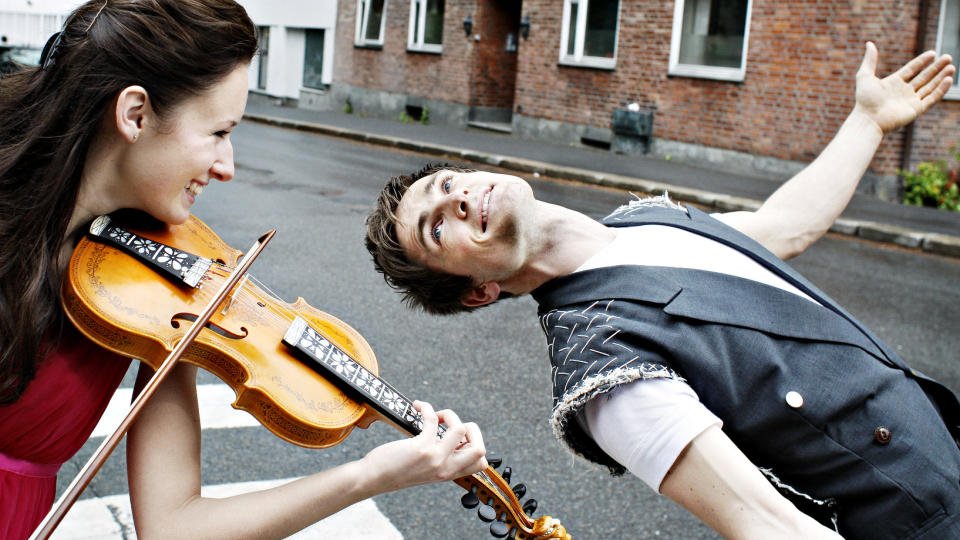  S�T MUSIKK: Hallgrim fra Frikar har f�tt med seg kj�resten Ragnhild p� sitt neste danseshow. Foto: Nina Hansen