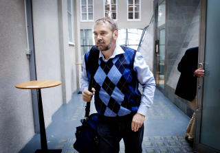 BLODSPOR: - Det er funnet blod fra Thernstr�m p� begge sider av hammerhodet, men ingen blodsprut p� skaftet, sa kriminaltekniker, Weine Drotz, i retten. Foto: John T. Pedersen/Dagbladet