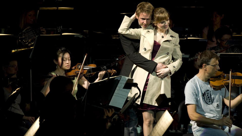 MELODRAMATISK: Ane Dahl Torp, Trond Espen Seim og Bergen Filharmoniske orkester urfremf�rte �Sounds Like You� i Grieghallen i g�r kveld. Foto: Tor Erik H. Mathiesen.