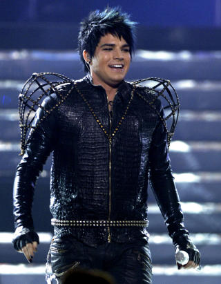 N�DDE IKKE HELT OPP: Sminkegutten Adam Lambert. Foto: AP Photo/FOX/Scanpix