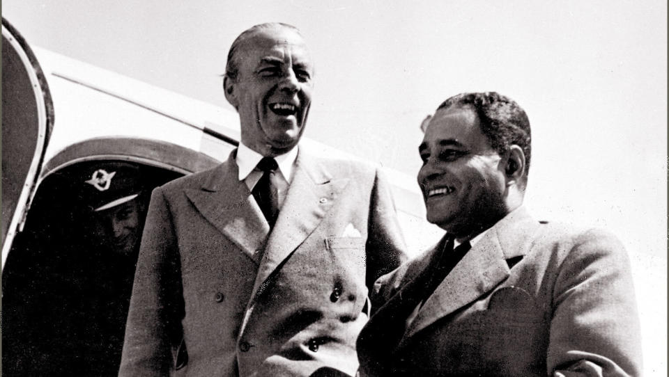DREPT: Folke Bernadotte sammen med den amerikanske diplomaten Ralph Bunche i 1948, f�r Bernadotte ble drept. Foto: AFP/Scanpix