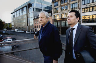 F�R OPPREISNING: Kjell Granly, her med advokat Carl Bore. Foto: Bj�rn Langsem/Dagbladet