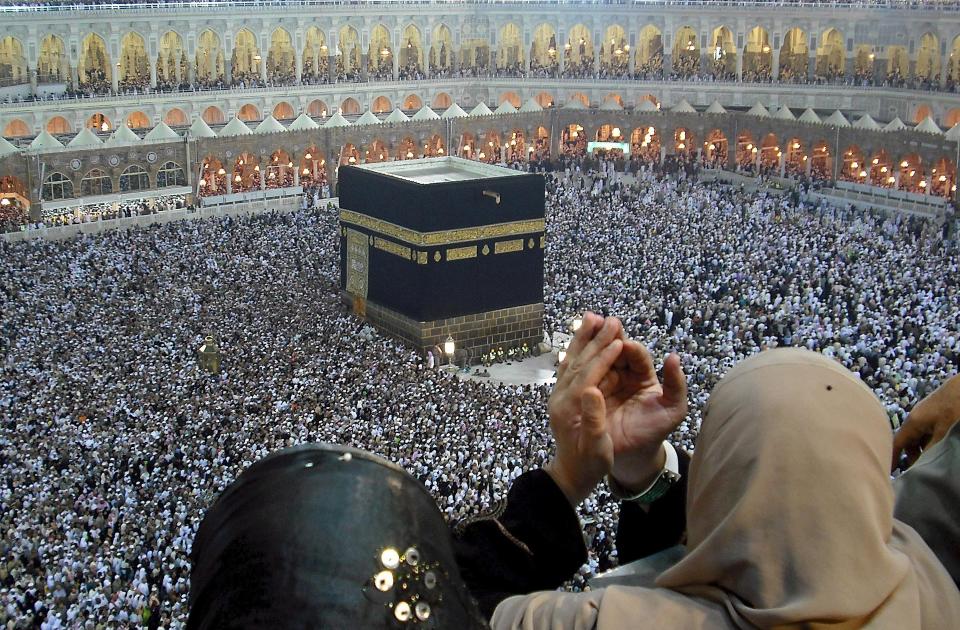 ET MEKKA FOR SVINEINFLUENSAEN? Millioner av muslimer drar hvert �r p� pilegrimsferd til Mekka i Saudi Arabia. N� truer egyptiske helsemyndigheter med � sette alle egyptere som kommer hjem fra den religi�se reisen i karantene. Foto: EPA/SCANPIX