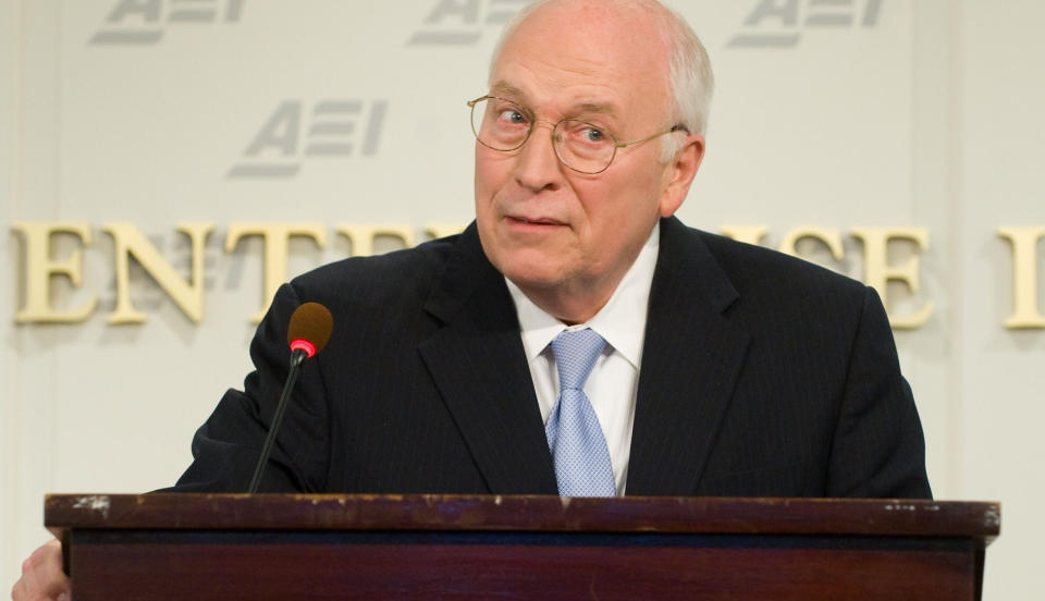 UENIGE: Rett etter at USAs president Barack Obama holdt sin tale om nasjonal sikkerhet, holdt tidligere visepresident Dick Cheney en kraftig forsvarstale for Bush-administasjonen metoder for � bekjempe terrorisme. Foto: AFP/SCANPIX
