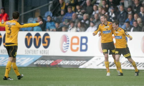 MATCHVINNER: Arild Sundgot (nr. to. f.h.) gjorde f� feil da han plasserte inn det avgj�rende 2-1 m�let til Lillestr�m.Foto: Stian Lysberg Solum/SCANPIX