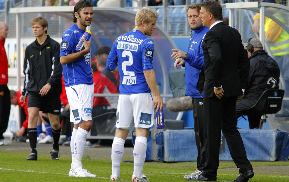 SINNA: Moldetrener Kjell Jonevret var sint p� spillerne etter at Molde rotet bort seieren mot Troms� i g�r kveld.
Foto: Svein Ove Ekornesv�g / SCANPIX