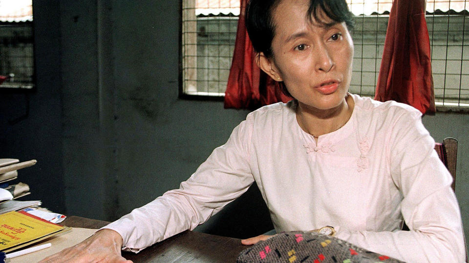 VIL AT HUN SKAL G� FRI: Opposisjonslederen Aung San Suu Kyi b�r l�slates, mener FNs generalsekret�r. Foto: SCANPIX