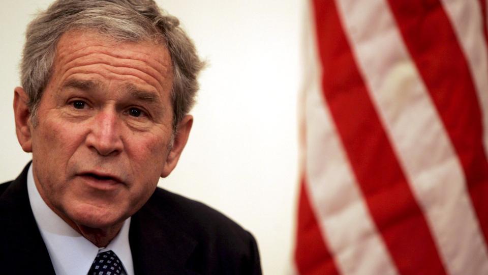 SL�R HAN TIL? En amerikansk politiker tilbyr seg � betale 100 dollar for hvert sekund eks-president Bush utst�r vanntortur, s�kalt waterboarding. Foto: SCANPIX/EPA/MOHAMMED JALIL